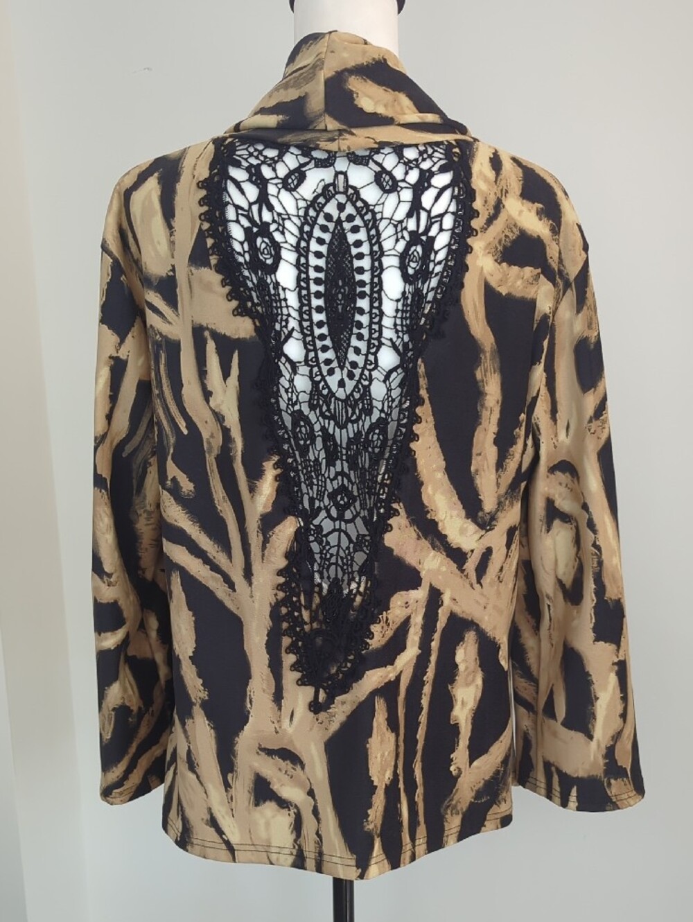 Alberto Makali Abstract Animal Print Black Lace Back Open Front Cardigan Jacket